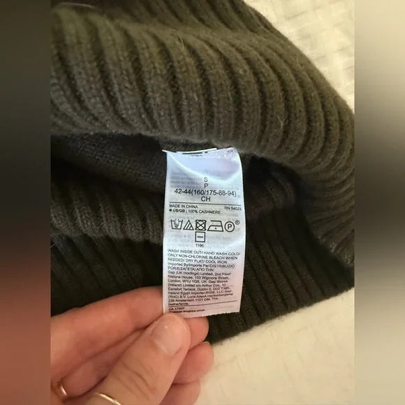 Banana Republic Women's 100%Cashmere Sweater Polo in Military Olive Green - Picture 6 of 14